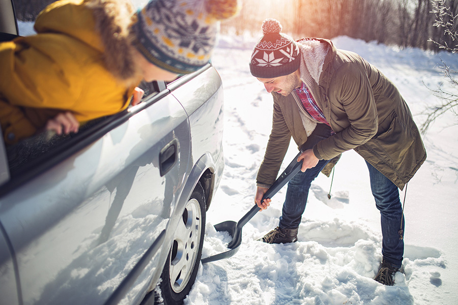 降雪和冬季天氣惡化期間的駕駛員安全提示